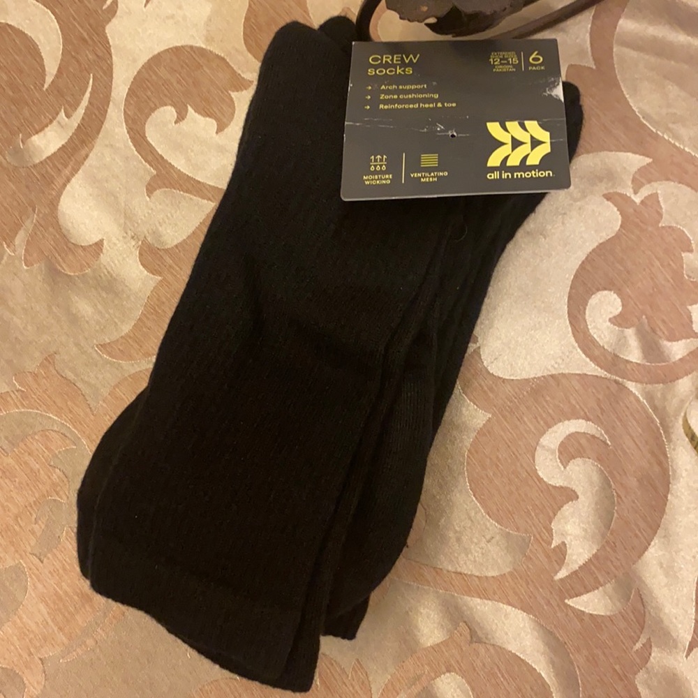 4-pack crew socks NWT